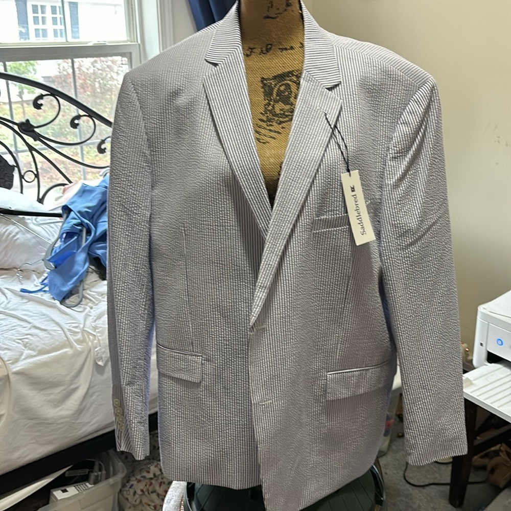 SADDLEBRED SEERSUCKER. NWT Classic Southern Seersucker pinstriped men’s blazer.